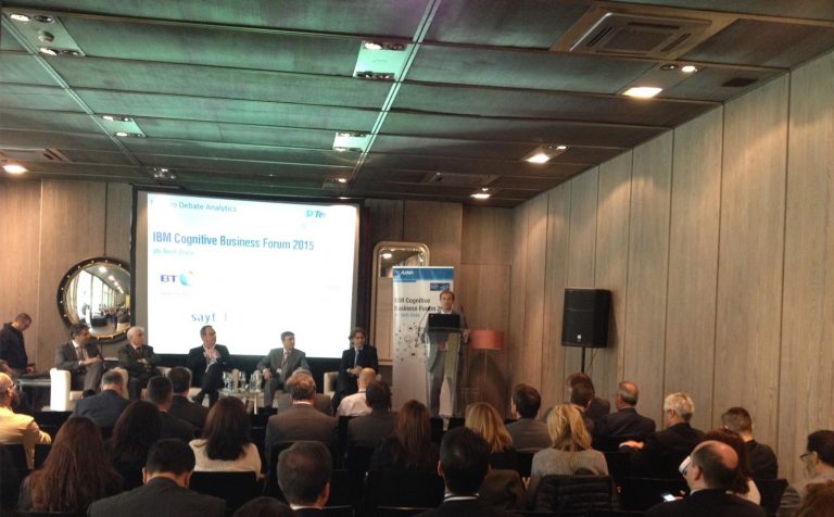 Fotografía de una ponencia en el evento de Tech Data - IBM en Madrid sacada desde atrás