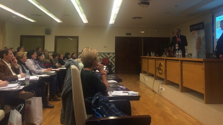Juan Pedro Fernández exponiendo soluciones por parte de Grupo Sothis en el evento Hacia la fábrica del futuro en Zaragoza